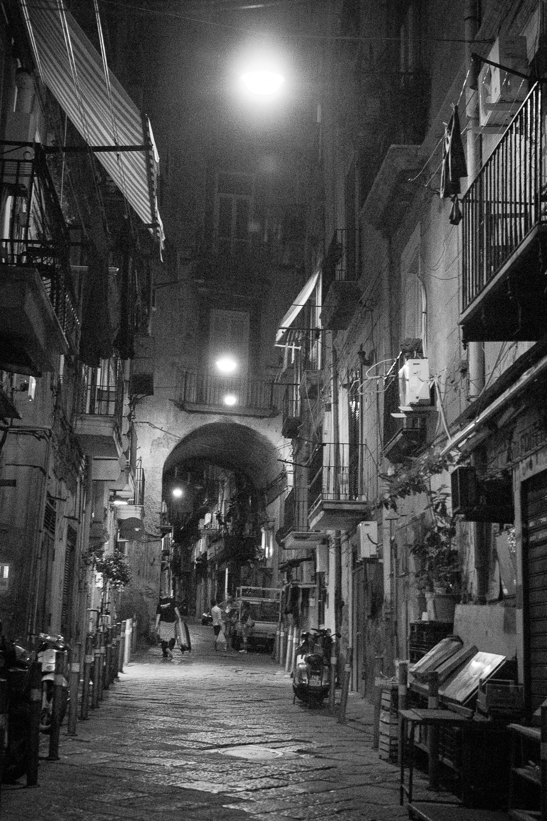 Night street photography Blogger. Napoli.