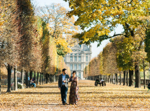 Paris is for lovers. Anniversary photography session in Paris, France. On misscheesemonger.com.