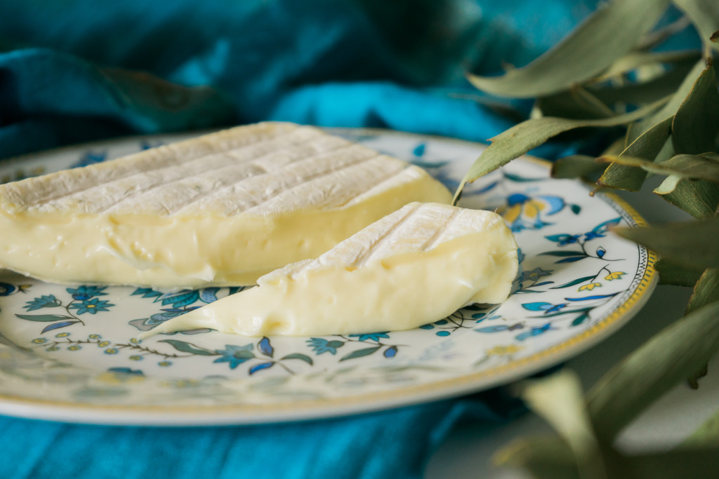A New Cheese Plate For A New Year || Un Nouveau Plateau De Fromage Pour Le Nouvel An. on misscheesemonger.com.