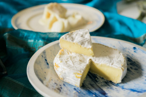 A New Cheese Plate For A New Year || Un Nouveau Plateau De Fromage Pour Le Nouvel An. on misscheesemonger.com.