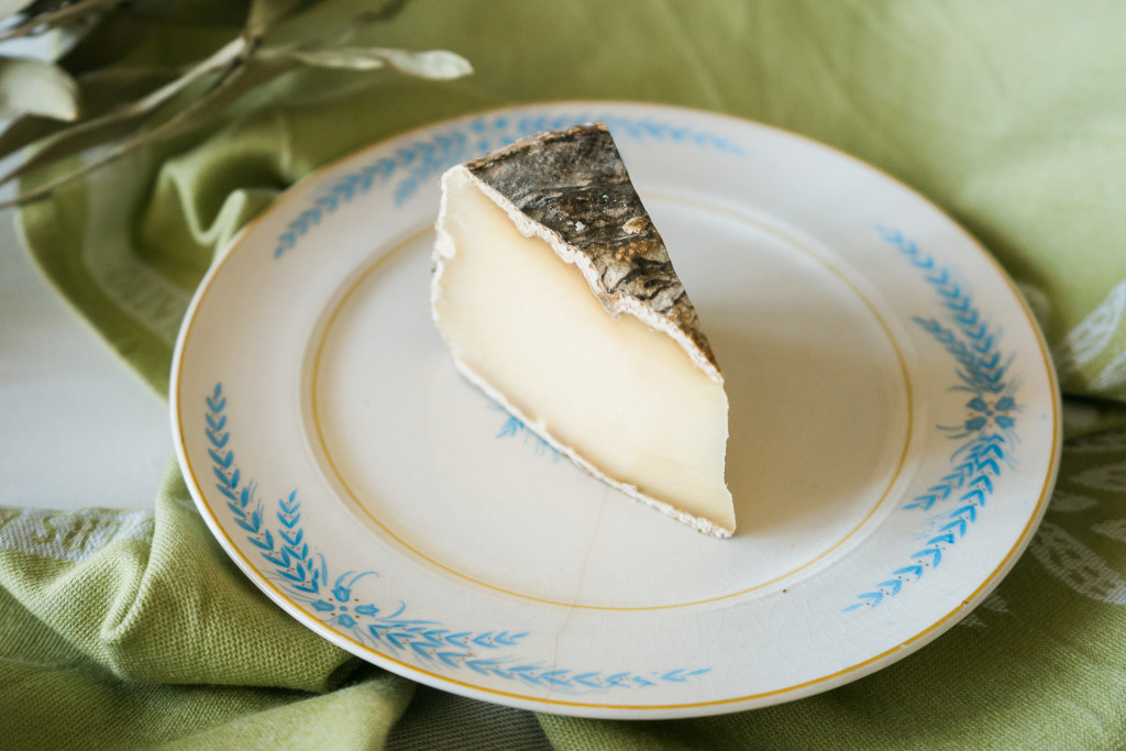 Tomme de Savoie cheese tasting on misscheesemonger.com. 