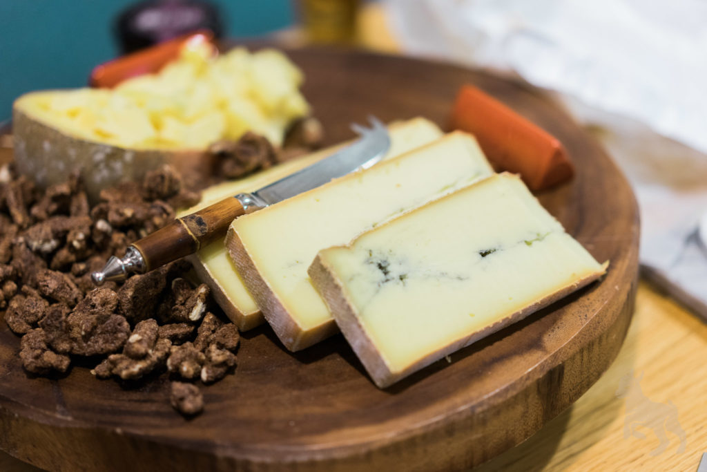 A Cheese and Wine Pairing To Send Off 2016. By Vero Kherian for misshceesemonger.com.